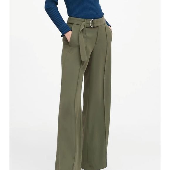 Banana Republic Pants - Gorgeous Olive High Rise Utility Pants